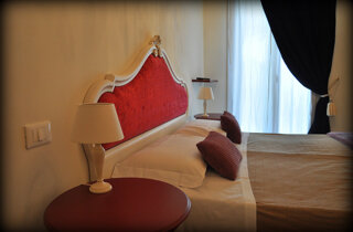 camera-lagodigarda38.jpeg camera-lagodigarda38.jpeg