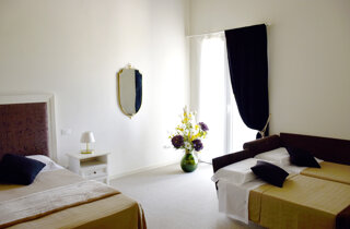 camera_lagodigarda3.jpeg camera_lagodigarda3.jpeg