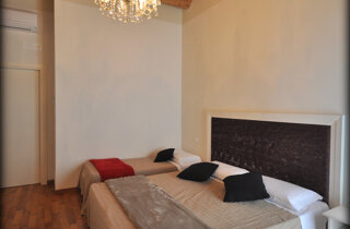 camera-lagodigarda39.jpeg camera-lagodigarda39.jpeg