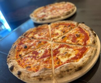 pizza%20mezzo%20%20metro%203%20gustsi