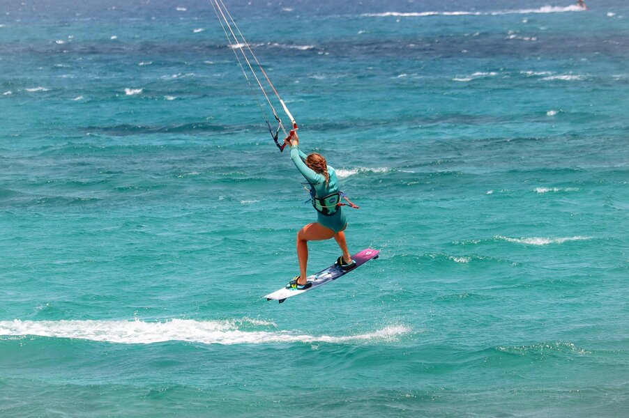 kite-surfing-7244337_1280.jpeg