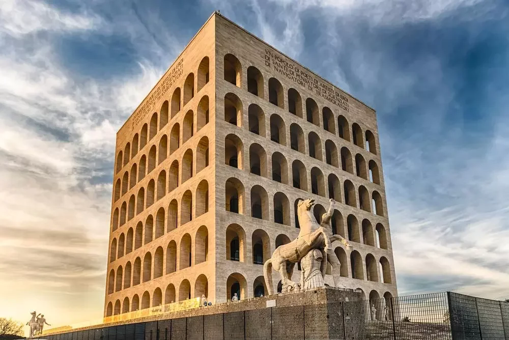 Il Colosseo Quadrato, gioiello dell'Eur Il Colosseo Quadrato, gioiello dell'Eur