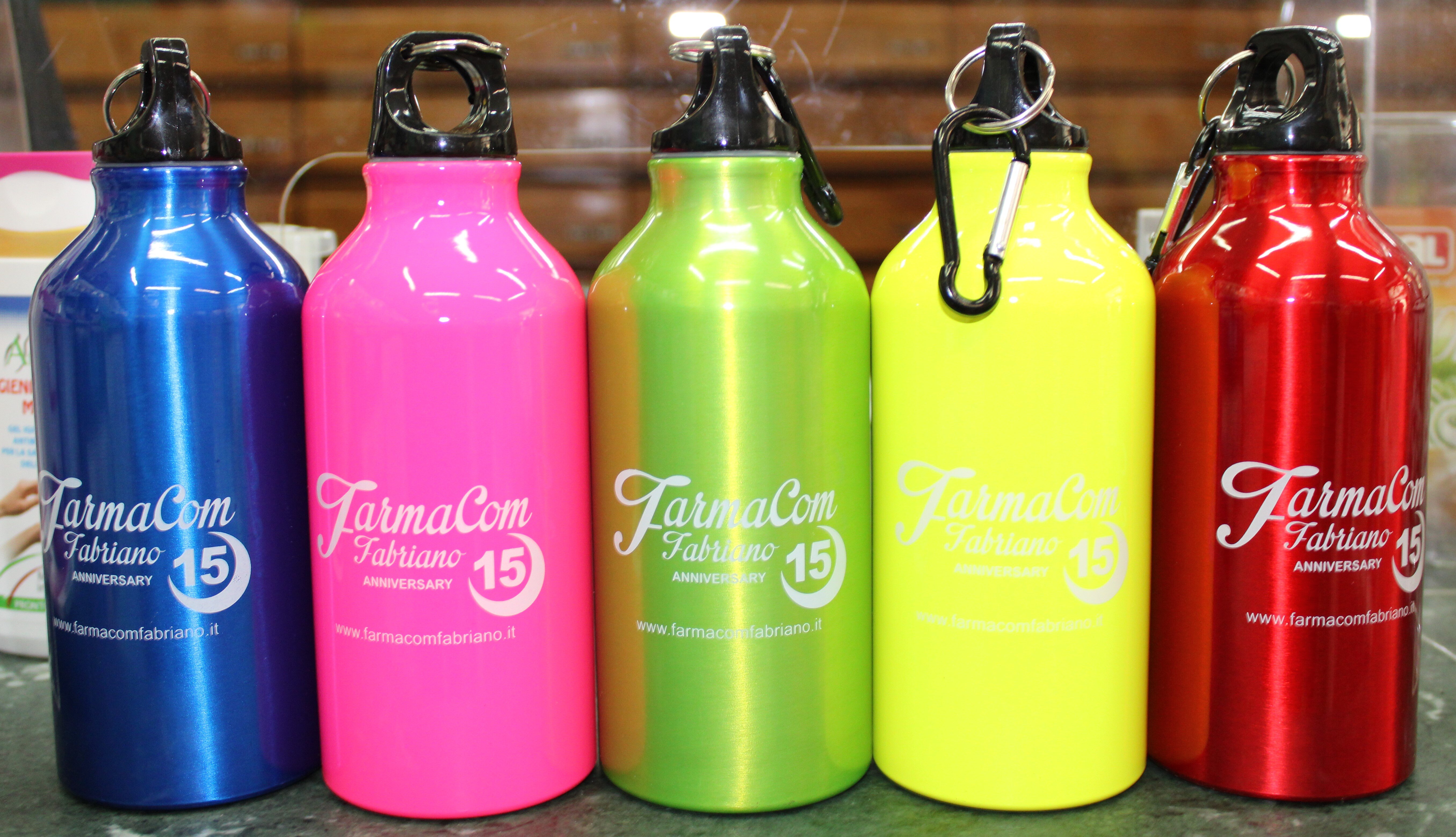 Consegna borraccia alle Dottoresse e al Sindaco