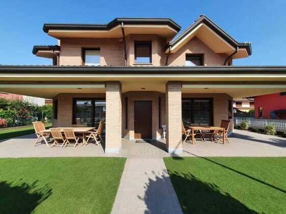 d8b7ecf5-57ce-42fd-a80b-031aee13cdc7 d8b7ecf5-57ce-42fd-a80b-031aee13cdc7