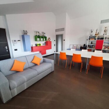 Ampia zona living con divano letto Ampia zona living con divano letto