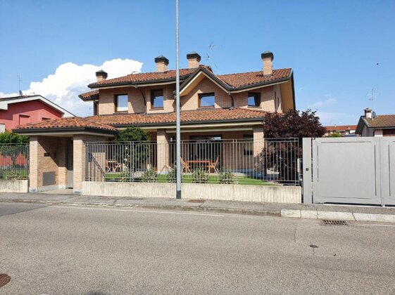 90324ca2-2897-4c31-8476-bc43632147bb 90324ca2-2897-4c31-8476-bc43632147bb