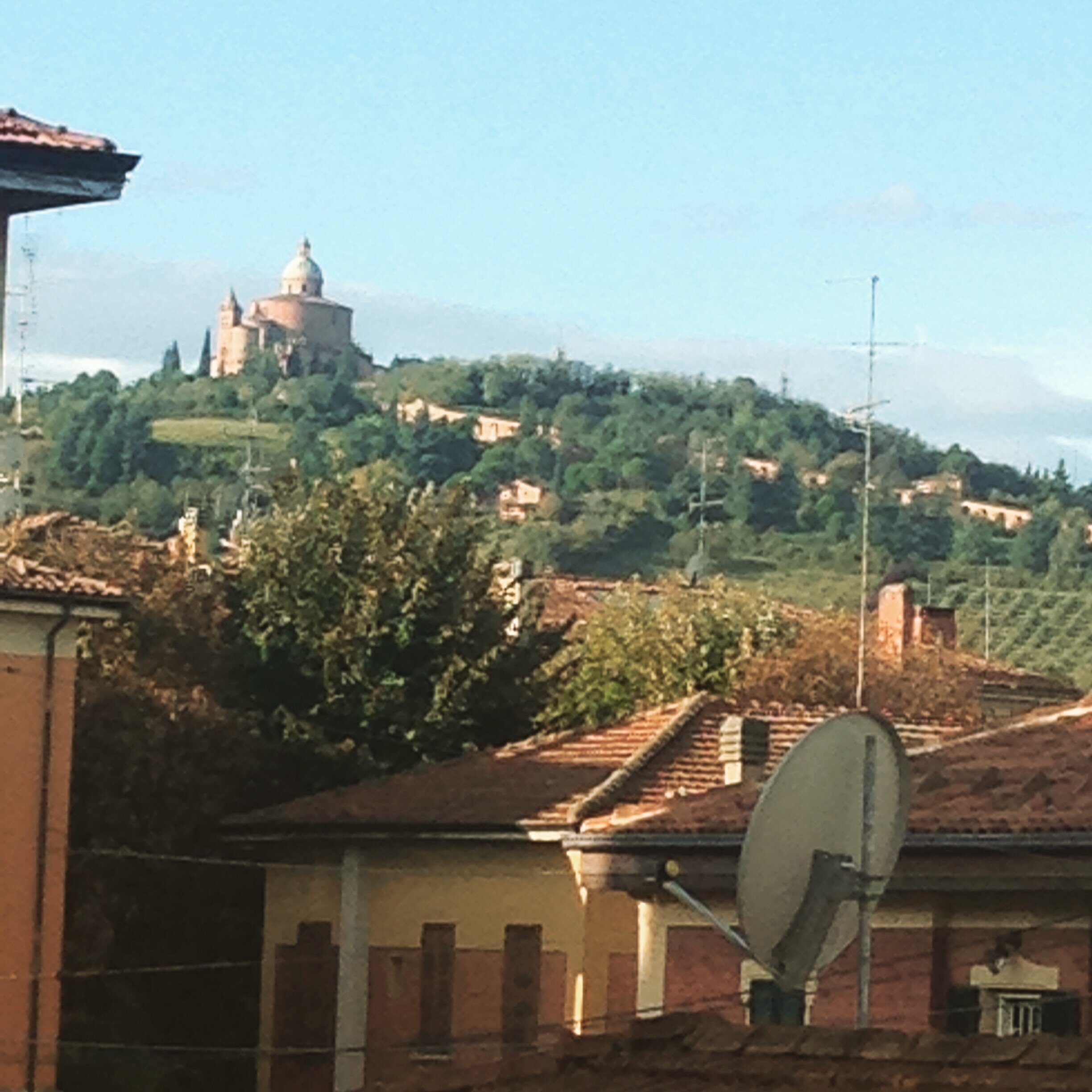 La salita verso San Luca: la passeggiata dei bolognesi e la Via degl Dei La salita verso San Luca: la passeggiata dei bolognesi e la Via degl Dei