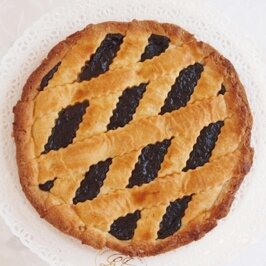 1d4_immagine__eva_kottrova_spumarche__per_pasticceria_salvatore_lo_faro_ancona_assortimento_torta_crostata_confettura_frutta