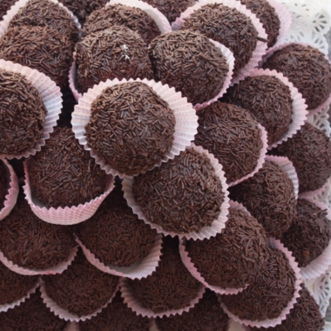 1c_immagine__eva_kottrova_spumarche__per_pasticceria_salvatore_lo_faro_ancona_assortimento_torta_alla_frutta_fresca