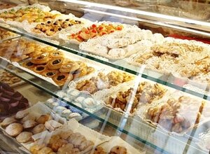 vetrina3salvatore_lo_faro_pasticceria_ancona_torta_alle_ciliegie_