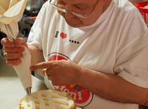 -salvatore-lo-faro-pasticceria-ancona-mano-dopera-lucia-1385 -salvatore-lo-faro-pasticceria-ancona-mano-dopera-lucia-1385