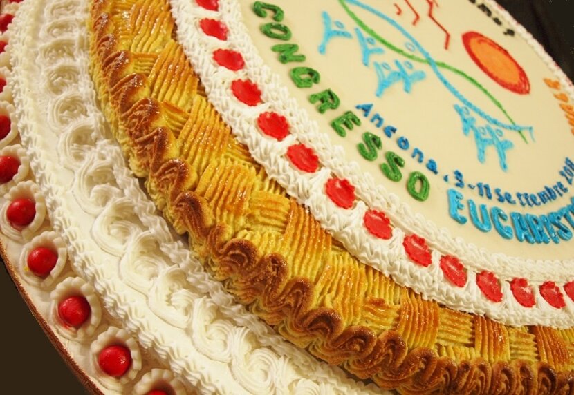 _torta_papale_salvatore_lo_faro_ancona_pasticceria_immagine_spumarche_