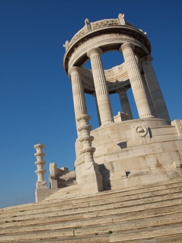 64largopaulharris2-monumentoaicaduti1574x765