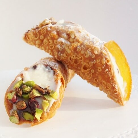 4c1_immagine__eva_kottrova_spumarche__per_pasticceria_salvatore_lo_faro_ancona_assortimento_monoporzione_cannoncino_alla_crema