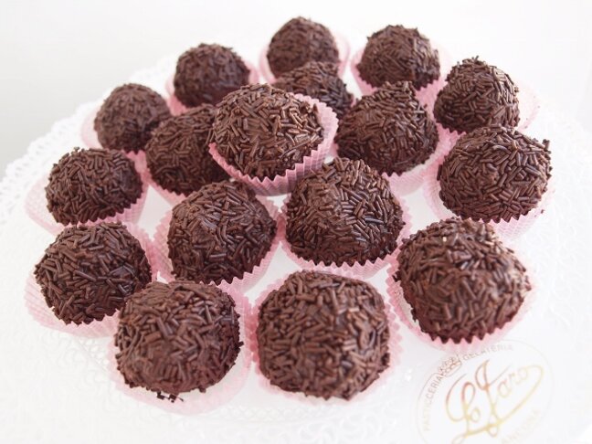 16c_galleria_riccio3_pasticceria_lo_faro_salvatore_immagine__eva_kottrova_spumarche