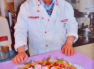 vetrina4salvatore_lo_faro_pasticceria_ancona_vetrina-loto-1