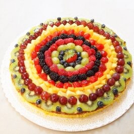 1d3_immagine__eva_kottrova_spumarche__per_pasticceria_salvatore_lo_faro_ancona_assortimento_torta_alla_frutta_fresca_di_sagione