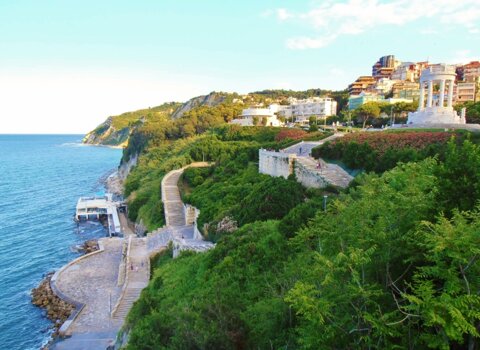 66passetto-ascensore-mareadriatico-scalinata-monumento765x558