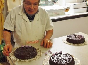galleria_pasticceria_salvatore_lo_faro_ancona_torta_pan_di_spagna_allacrema_panna_ galleria_pasticceria_salvatore_lo_faro_ancona_torta_pan_di_spagna_allacrema_panna_