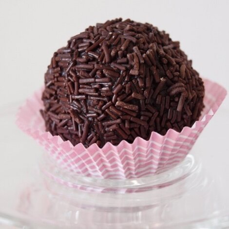 4c1_immagine__eva_kottrova_spumarche__per_pasticceria_salvatore_lo_faro_ancona_assortimento_monoporzione_cannoncino_alla_crema