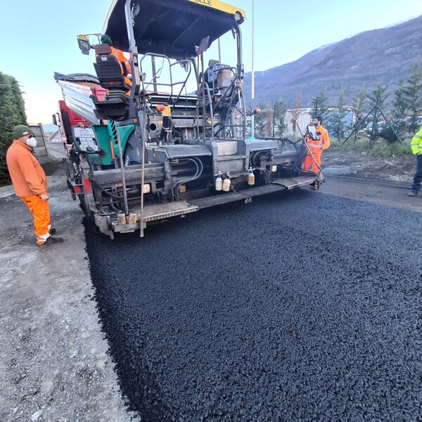 POSA TUBAZIONI E ASFALTATURA POSA TUBAZIONI E ASFALTATURA