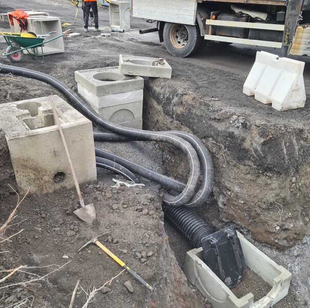 POSA TUBAZIONI E ASFALTATURA POSA TUBAZIONI E ASFALTATURA