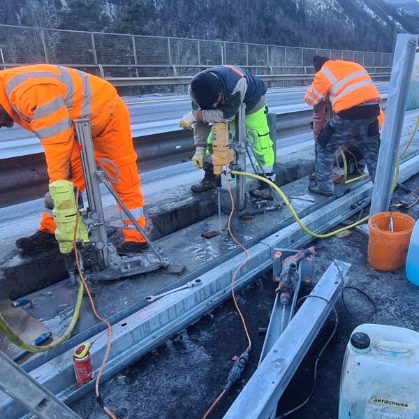 POSA BARRIERE GUARD-RAIL A32 POSA BARRIERE GUARD-RAIL A32