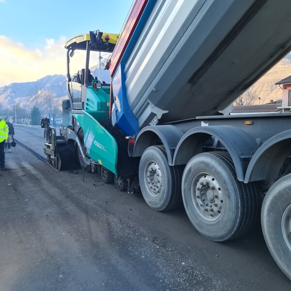 POSA TUBAZIONI E ASFALTATURA POSA TUBAZIONI E ASFALTATURA