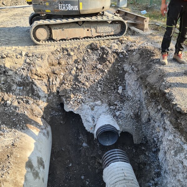 POSA TUBAZIONI E ASFALTATURA POSA TUBAZIONI E ASFALTATURA