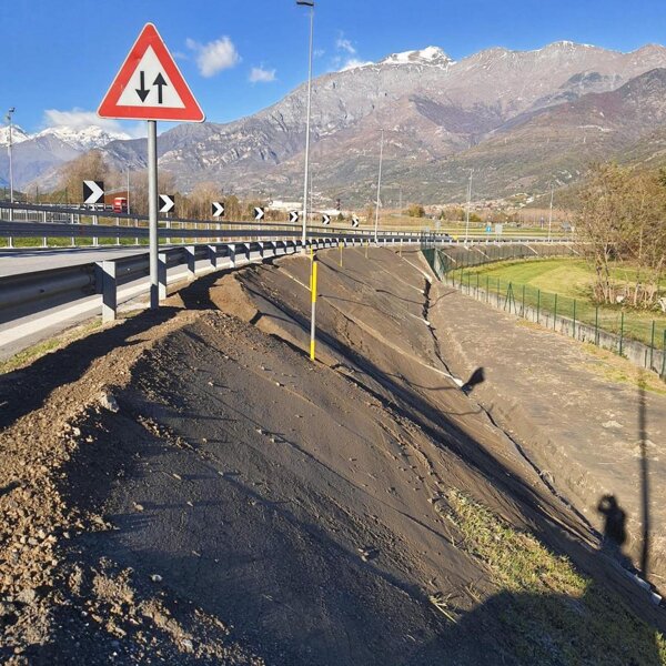 RIFACIMENTO TERRAPIENO AUTOSTRADALE A32 RIFACIMENTO TERRAPIENO AUTOSTRADALE A32