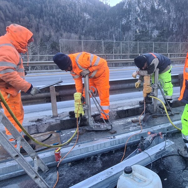 POSA BARRIERE GUARD-RAIL A32 POSA BARRIERE GUARD-RAIL A32