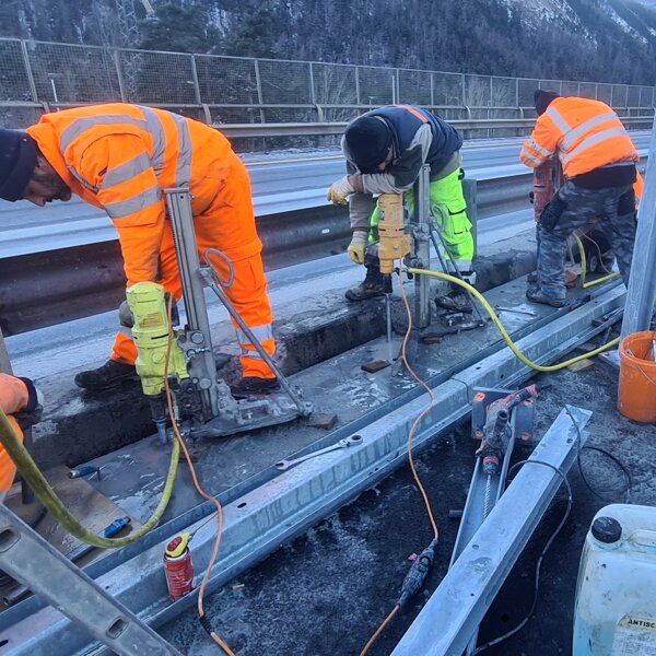 POSA BARRIERE GUARD-RAIL A32 POSA BARRIERE GUARD-RAIL A32