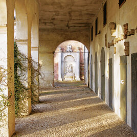 Villa Lattes - le barchesse La Fontana dei Putti vista dal portico della barchessa ovest