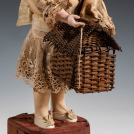 La bambola con la gabbietta La bambola con la gabbietta