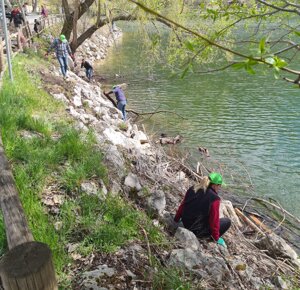 Attività di volontariato per il giuso decoro del nostro splendido Lago di Scanno