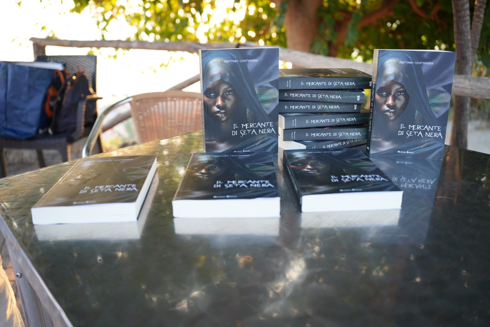 Successo di pubblico a Longobardi Marina per la presentazione del romanzo &ldquo;Il mercante di seta nera&rdquo; di Antonio Centomani