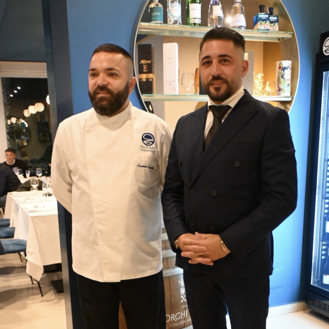 Vincenzo Riccio direttore del ristorante Nami ha ricevuto il riconoscimento di nuovo socio Amira.