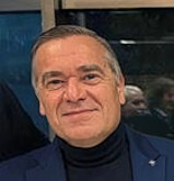 elimina_la_mano_sulla_spalla.jpeg elimina_la_mano_sulla_spalla.jpeg