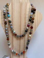 collana-con-pietre-dure-miste-di-vari-colori