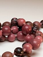 collana-con-pietre-dure-di-rodonite-rosa-e-con-venature-nere