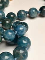 collana-con-pietre-dure-di-apatite-lunga-58-cm