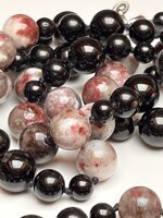 collana-con-pietre-dure-di-tormalina-fiore-di-prugna-e-nera