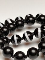 collana-con-pietre-dure-di-tormalina-nera-e-pietra-tibetana