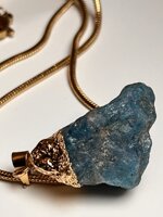 catenella-in-acciaio-placcato-oro-con-pendente