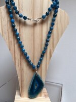 collana-con-pietre-dure-di-apatite-e-pendente-in-agata