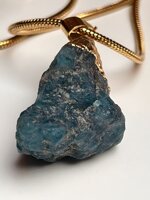 catenella-in-acciaio-placcato-oro-con-pendente