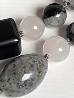 collana-con-pietre-dure-di-quarzo-e-agata