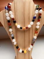 collana-con-pietre-dure-di-calcedonio-bianco-e-agata-vari-colori