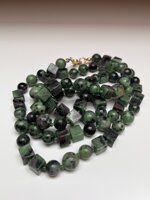 collana-con-pietre-dure-di-rubino-zoisite