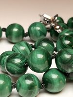 collana-con-pietre-dure-di-malachite